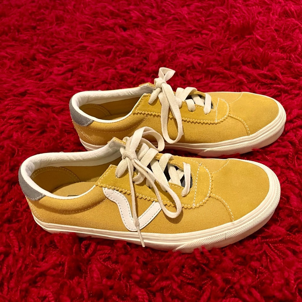 Gold Vans Skateboard Shoes -Unisex: Mens 7 Women 8.5